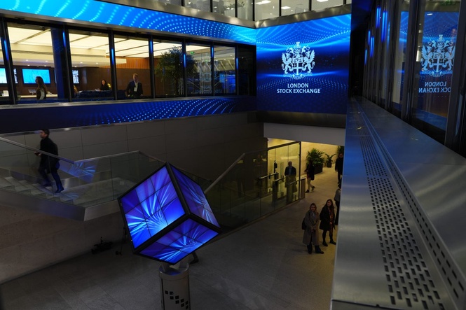 Blue chips close lower amid US-Iran stalemate