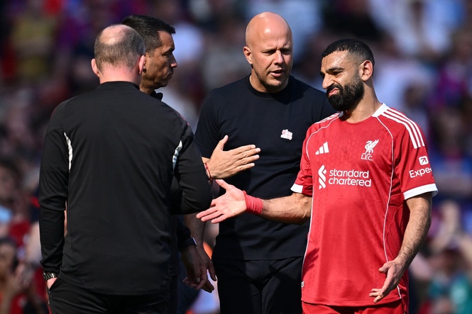 Arne Slot offers cautious update on Mohamed Salah injury