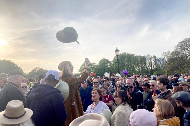 Madness star Suggs sings at emotional Primrose Hill vigil for stabbed student