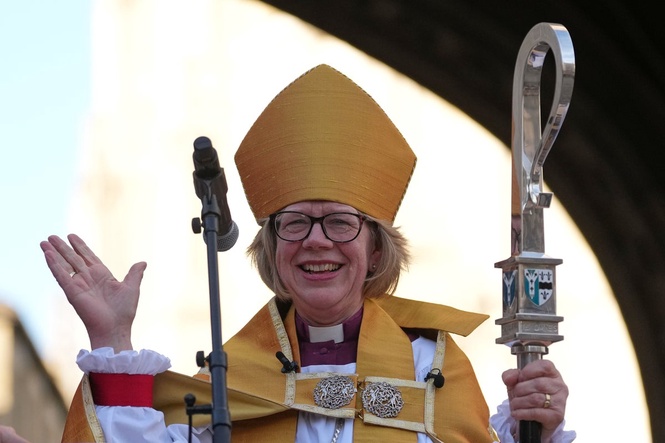 Archbishop of Canterbury Sarah Mullally meets with pope and prays at the Vatican