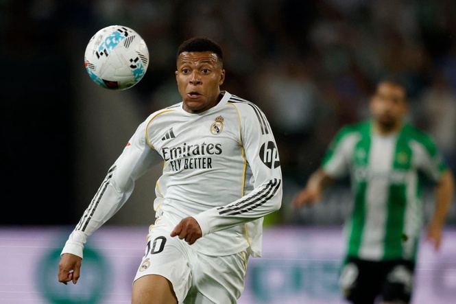 Kylian Mbappe suffers hamstring injury before El Clasico and World Cup