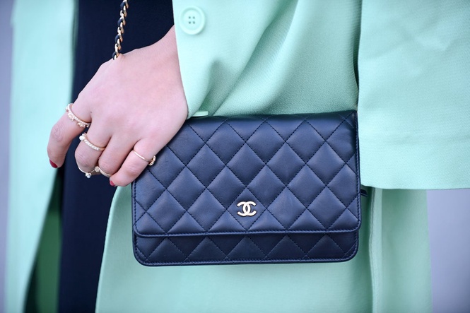 How to spot a fake designer handbag in 30 seconds, according to an expert