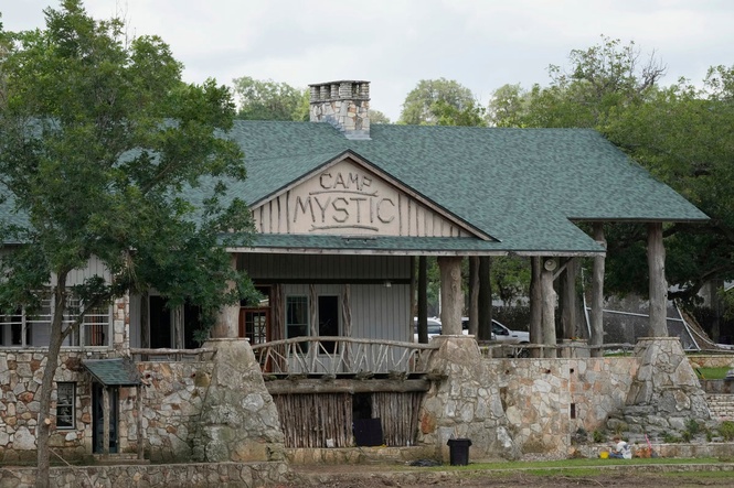 Camp Mystic director offers tearful apology to victims' families during legislative hearing