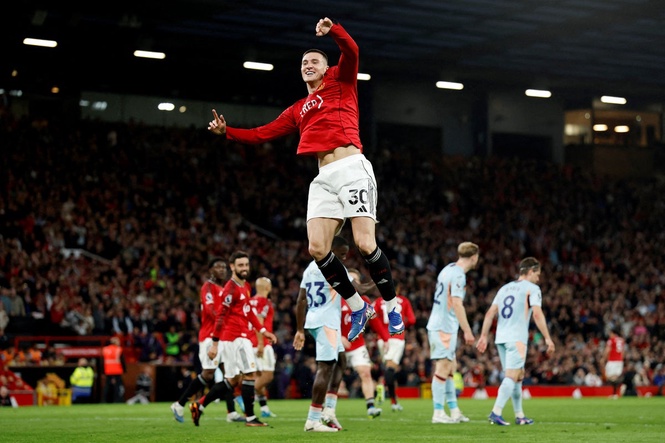 Man United v Brentford LIVE: Carragher backs Carrick for permanent job after ‘run of a title winner’