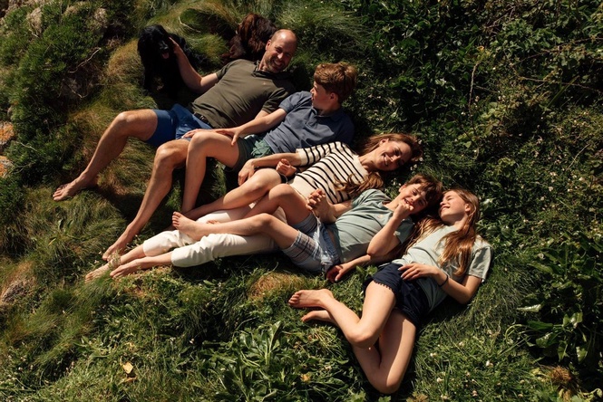 William and Kate mark 15th wedding anniversary with never-before-seen family photo