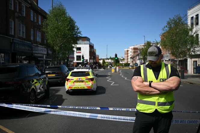 Counter-terror police investigate stabbing of two Jewish men in London