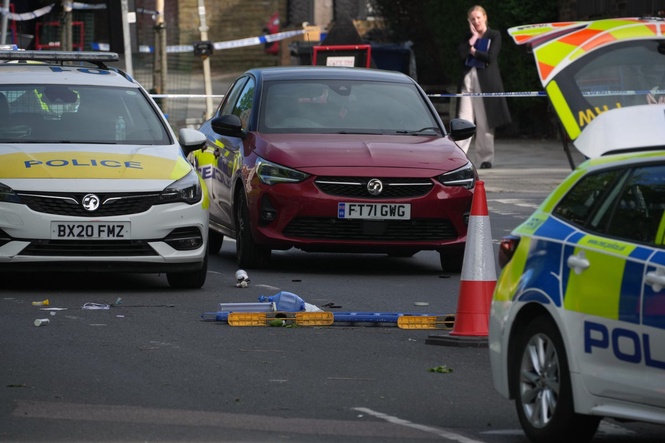 Met police defend ‘brave’ officers who arrested Golders Green stabbing suspect after viral video