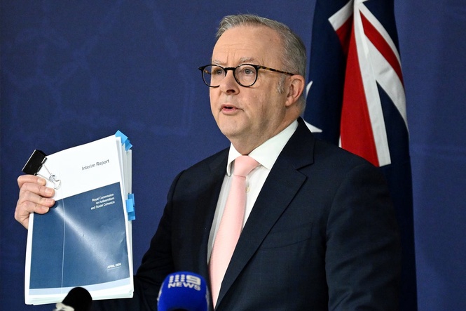 Inquiry into antisemitic attack that left 15 dead in Sydney recommends gun reform