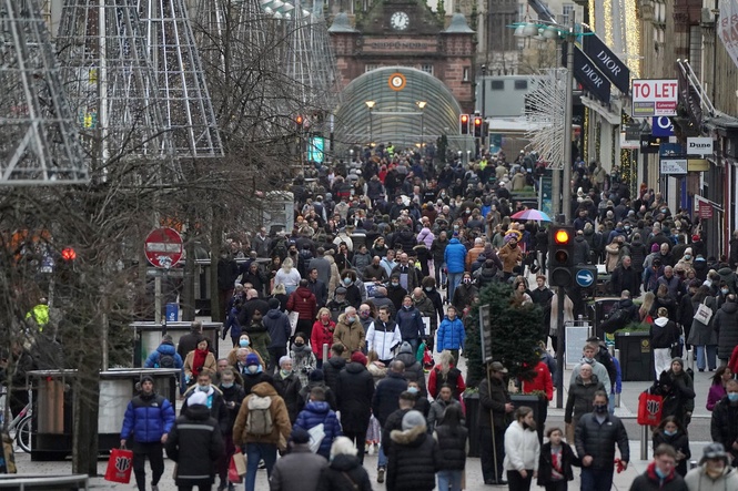UK population growth slows to lowest rate in decades as migration falls
