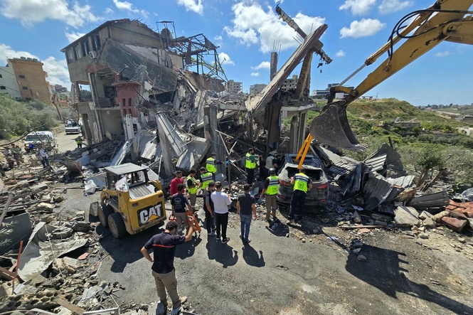 Israel accused of breaking ceasefire after missile strikes kill 17 in Lebanon
