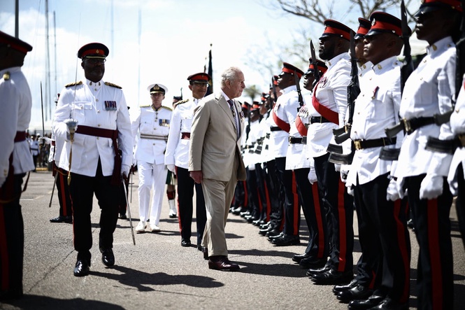 In Pictures: King dons sunglasses and takes to the waters on Bermuda visit