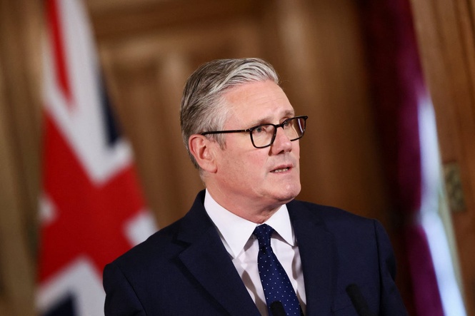 Starmer issues extraordinary warning over ‘political infighting’ and urges rivals not to oust him