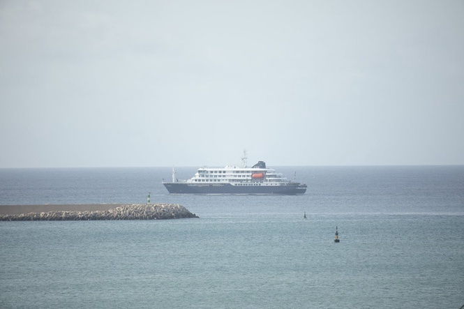 British crew member to be airlifted from stricken cruise ship amid suspected hantavirus outbreak