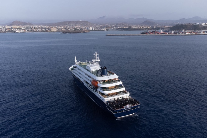 Brit needing ‘urgent’ care after hantavirus outbreak to be evacuated from cruise ship