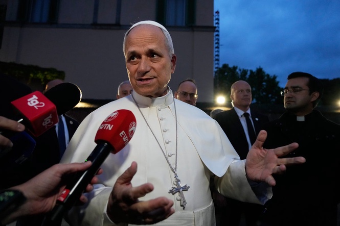 Pope accuses Trump of untruths over Iran nuclear programme