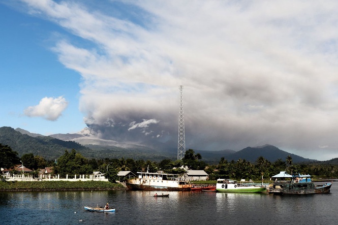 Indonesia volcano eruption kills three hikers as rescuers race to reach survivors