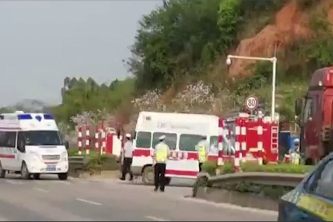 Report into China plane crash that left 132 dead suggests struggle in cockpit