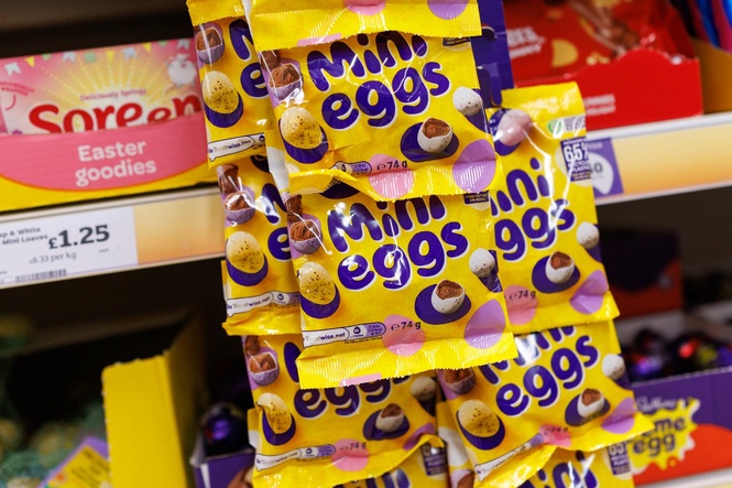 Watch: Sweet-toothed thief steals supermarket’s entire Mini Eggs display