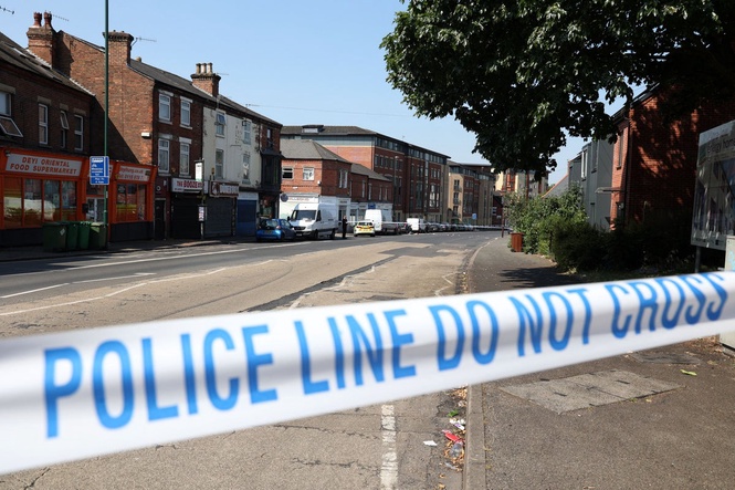 Police search for hit-and-run driver after car crashes into pedestrians