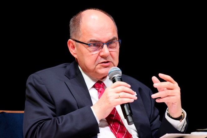 International envoy for Bosnia who clashed with Serb leader to step down