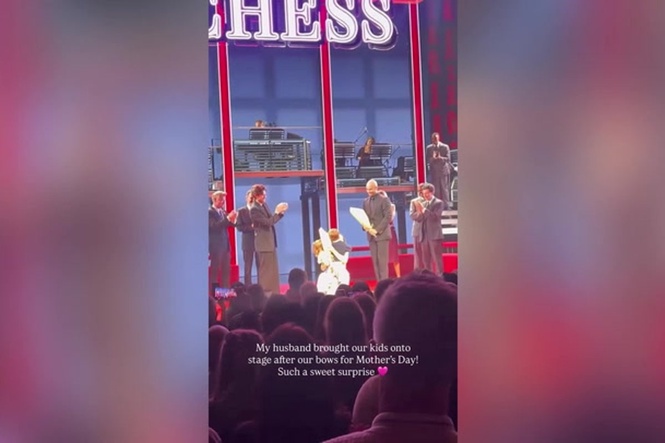 Lea Michele’s children surprise her on stage after Broadway show