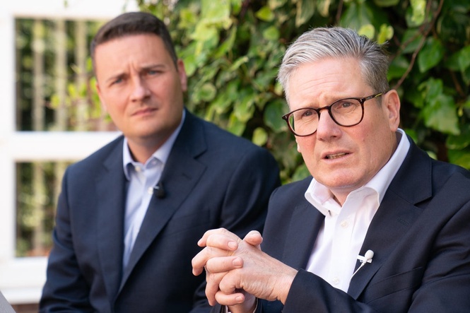 Wes Streeting ‘set to launch leadership challenge’ to Starmer as ministerial aides quit