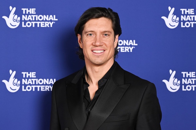 Vernon Kay thanks listeners for support during first radio show after Tess Daly split