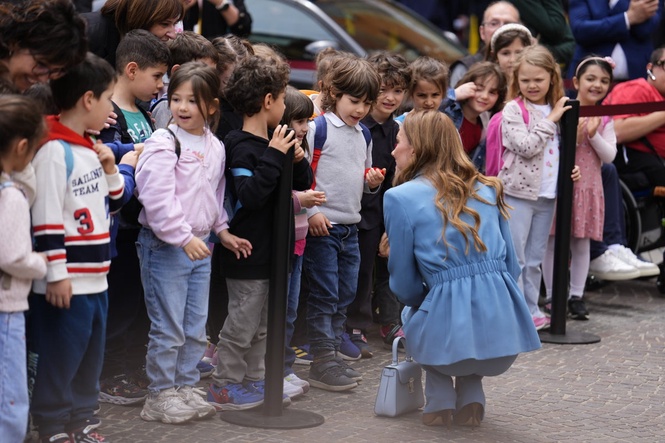 ‘I am Catarina’: Kate speaks Italian to children on first royal tour since cancer treatment
