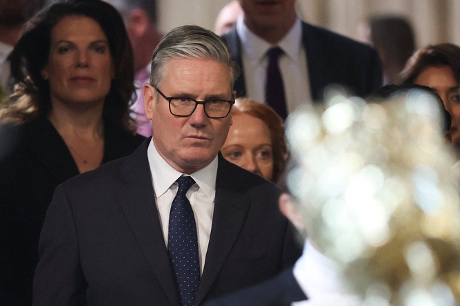 Defiant Starmer ready to ‘fight’ for Labour leadership amid potential challenge from Streeting