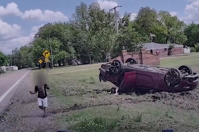 Toddler runs from wreck after mom fled police and chase ended in rollover crash