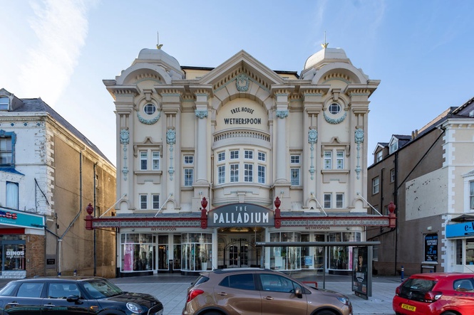 World’s first Wetherspoon pub crawl package launched by holiday company