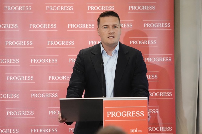 Politics latest: Streeting sets up Burnham battle with call for Labour to debate ‘ideas not personalities’