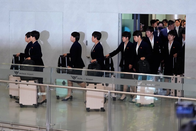 North Korean footballers arrive in South in rare glimpse at citizens of secretive country