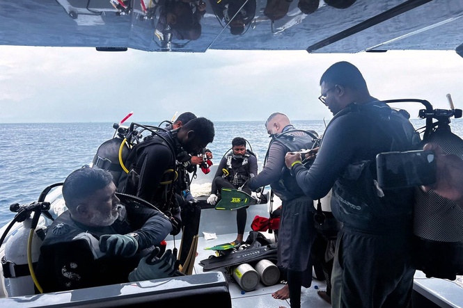 Finnish divers will try to recover 2 of the dead Italians from an underwater cave in the Maldives