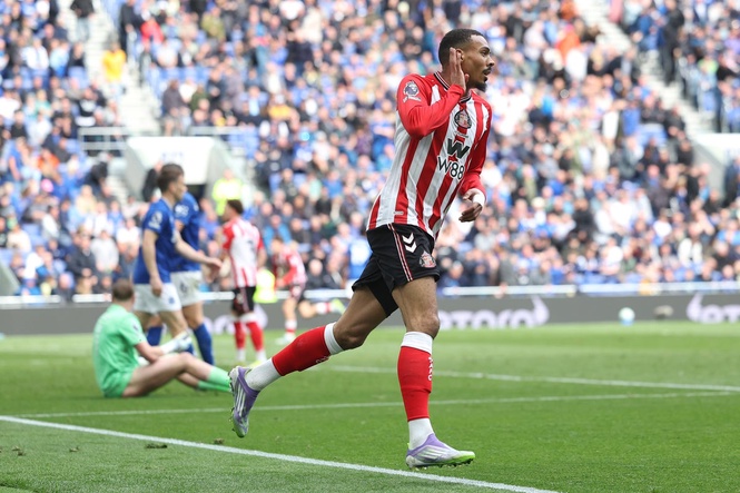 Sunderland comeback keeps European hopes alive – at Everton’s expense