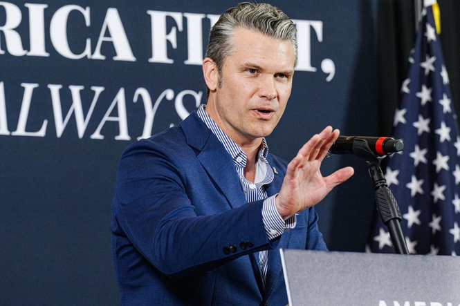 Pete Hegseth mimics Donald Trump’s hand gestures during impression at campaign rally