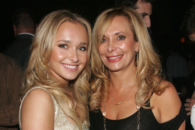 Hayden Panettiere says mom superglued baby teeth back in her mouth for acting jobs