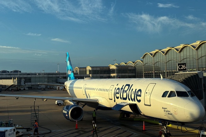 JetBlue announces its cutting 11 routes to capitalize on market gap left by Spirit Airlines