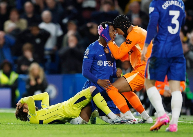 Tottenham miss crucial opportunity as Premier League relegation battle goes to final day