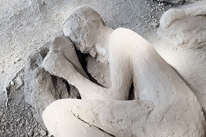 Pompeii victim found holding onto ‘medical kit’ was a physician, scientists say