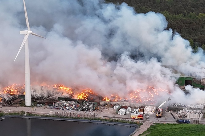 Fife waste facility fire continues for over a week as smoke warnings issued for residents