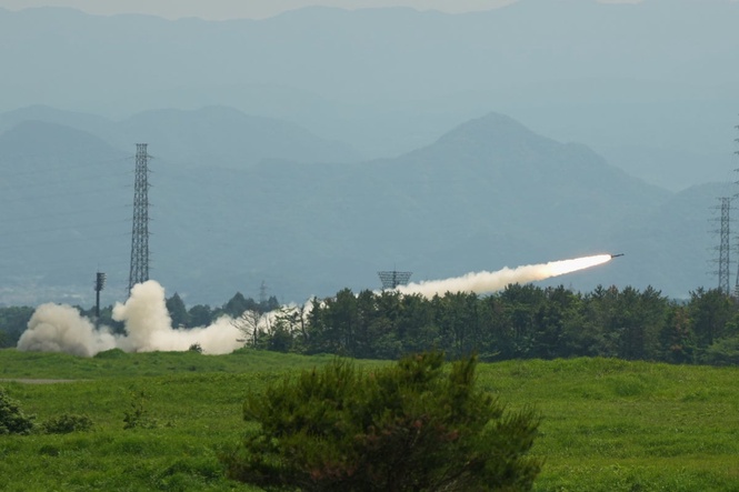 US test fires mobile rocket system near Mount Fuji in rapid 'shoot and scoot' drill