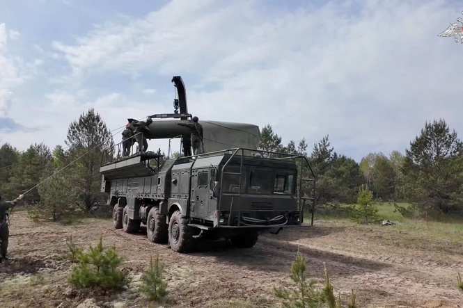 Nearly half a million Russians have died in Ukraine war, UK spy chief says