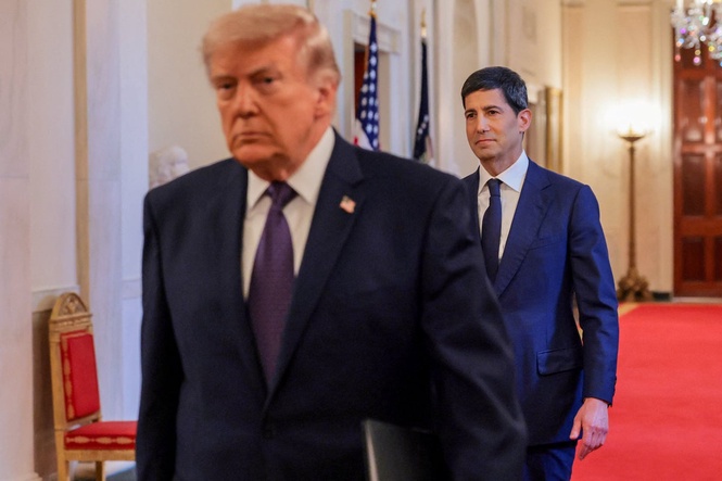 Trump lashes out at ‘weak and ineffective’ GOP senator over lack of ‘slush fund’ support