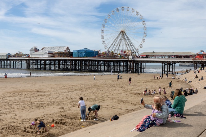 Britain braces for hottest May bank holiday ever as 34C forecast in London