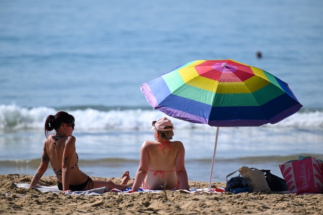 UK set for hottest Bank Holiday Monday as temperatures soar in heatwave