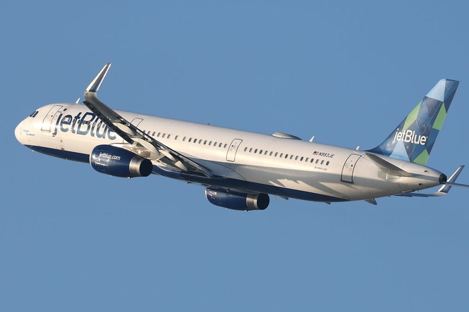 JetBlue pilot reports hitting a drone as he was landing in New York City