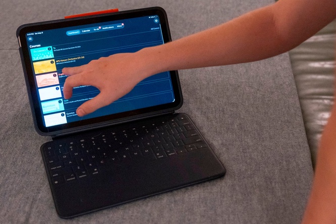 America’s schools face a backlash on digital devices as screens saturate classrooms