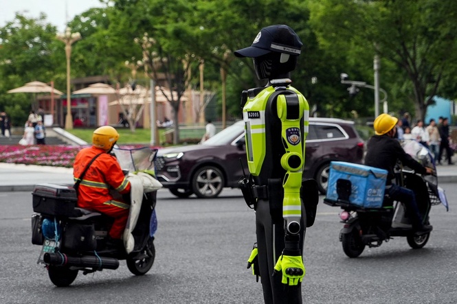 China is giving all humanoid robots unique ID numbers to monitor safety risks