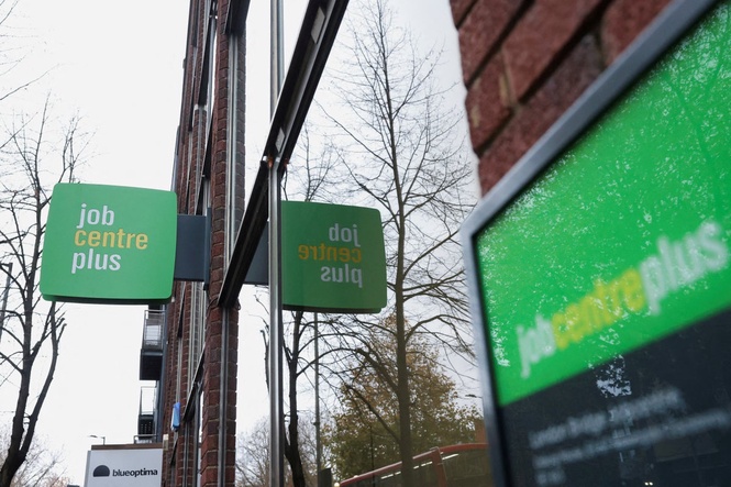 UK facing ‘generational fault line’ over youth unemployment, review warns